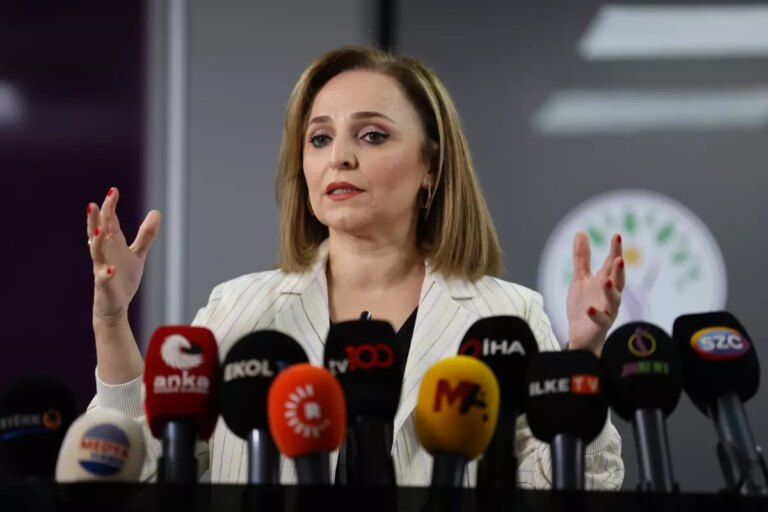 dem-parti-ortak-mucadele-vurgusu-yapti-lSmczKTO.jpg
