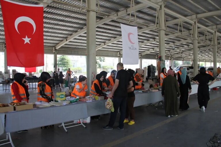 kayseride-gazze-icin-kermes-duzenlendi-PcBgyIC9.jpg