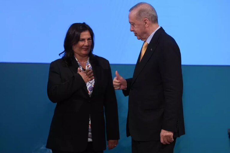 ozlem-cercioglu-cumhurbaskanimizla-her-zaman-iyi-bir-dostlugumuz-vardi-aThJ21iP.jpg